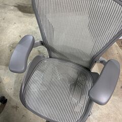 ハーマンミラーアーロンチェア4台まとめの画像