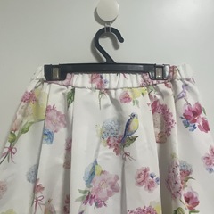 chestyのバードフラワーブーケスカートです☺️の画像