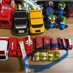 ミニカー　4台　金色、オレンジの画像