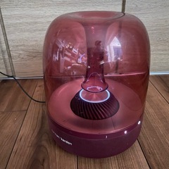 harman/kardon、スケルトンボディのBluetoothスピーカー「AURA STUDIO」レッドの画像