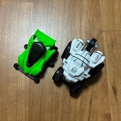 ミニカー　2台　緑、白の画像
