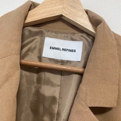 EMMEL REFINES ブラウン テーラードジャケットの画像