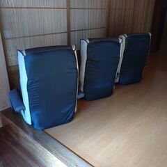 肘付き座椅子の画像