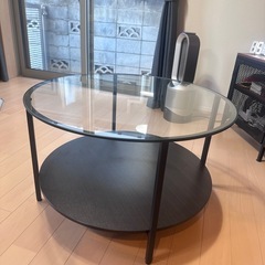 IKEAガラス丸テーブル　ヴィットショーの画像
