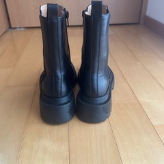 アトリエブルージュ レザー 黒 サイドゴアタンクブーツS 22.5の画像