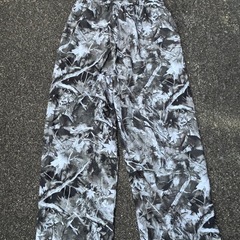 リアルツリー柄　　薄手ワイドパンツの画像