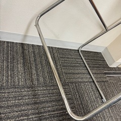 【無料】IKEA ハイチェア／カウンターチェア（※脚部一部欠損あり）の画像