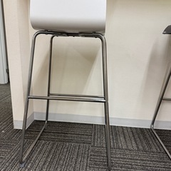 【無料】IKEA ハイチェア／カウンターチェア（※脚部一部欠損あり）の画像