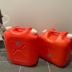 石油ヒーター　灯油ポリタンク付きの画像