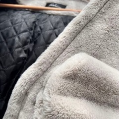 ノーカラーボリューム　フェイクファーコート　ラビットファーコート　ライトグレーの画像