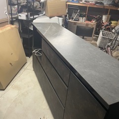 大理石大型食器棚の画像