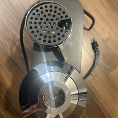 ネスプレッソ カプセル式コーヒーメーカー本体　美品の画像