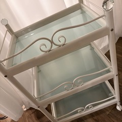 ガラスのエステワゴンの画像