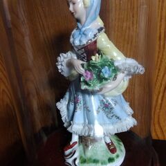 【遺品整理】陶器の人形の置物★ガラスケース入り★音が鳴る？の画像