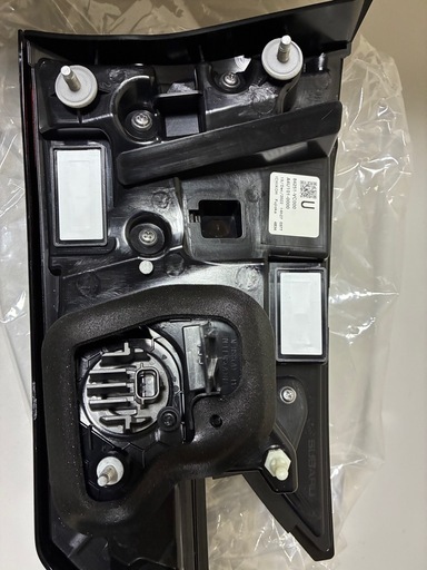 スバル　WRX レヴォーグ　VN5　LED　テール テールライト 左右セット　ICHIKOH D251 84251-VC000 842