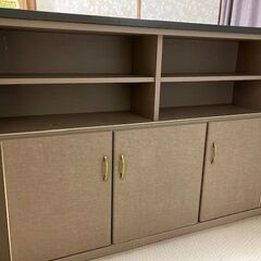 カウンターテーブル（収納庫付き）の画像