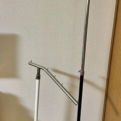 傾斜ハンガーラック　ディスプレイスタンド　２点セットの画像