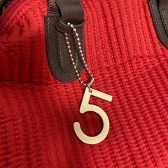❤️ナンバー5アクセ付き 大容量バッグの画像