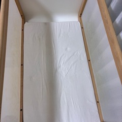 美品 リリワゴンⅡ 2 ホワイト ベビーベッドの画像