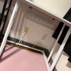 デスクと椅子セットの画像