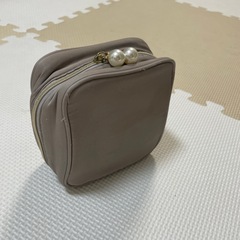 サテンスクエアポーチの画像