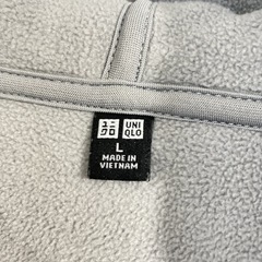 ユニクロ　ボアジャケット　フード付き　サイズLの画像