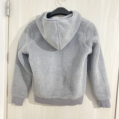 ユニクロ　ボアジャケット　フード付き　サイズLの画像