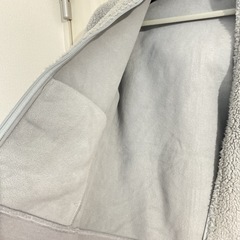 ユニクロ　ボアジャケット　フード付き　サイズLの画像