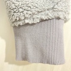 ユニクロ　ボアジャケット　フード付き　サイズLの画像
