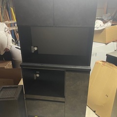 大理石食器棚の画像