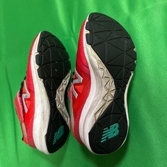 中古　幼児　靴　スニーカー　赤ニューバランス　　15cmの画像