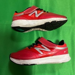 中古　幼児　靴　スニーカー　赤ニューバランス　　15cmの画像