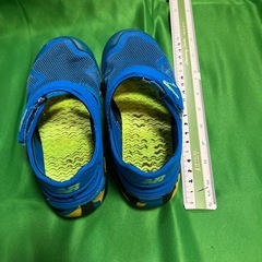 中古　幼児靴　サンダル　16.5-17cm? ニューバランス　ブルーの画像