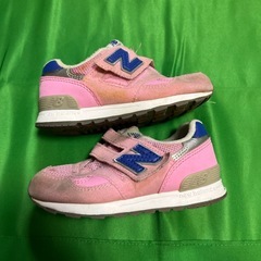 中古　幼児靴　スニーカー　16cm ニューバランス　ピンクの画像