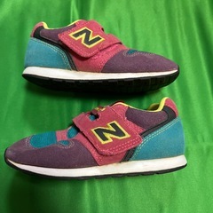 中古　幼児靴　スニーカー　16.5cm ニューバランス　ベリー系ミックスカラー　アニバーサリーモデルの画像