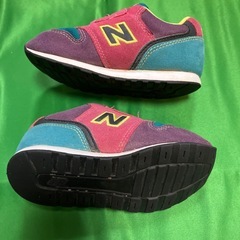 中古　幼児靴　スニーカー　16.5cm ニューバランス　ベリー系ミックスカラー　アニバーサリーモデルの画像