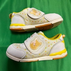中古　幼児靴　スニーカー　16cm EE MoonStar くまのプーさんモデルの画像