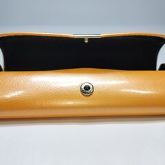 メガネケース女性用(新感覚イエローメタリック調)￥950の画像