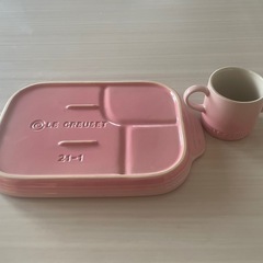 ル・クルーゼ(Le Creuset) 皿 子ども ベビー・マルチプレート&ラムカン ミルキーピンク 耐熱 耐冷 電子レンジ オーブン 対応 お食い初め 女の子 の画像