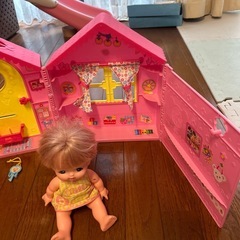 メルちゃんとメルちゃんのお家の画像