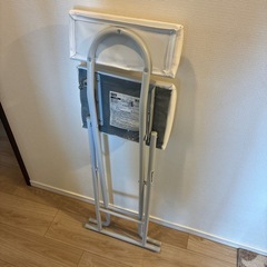 ニトリ　椅子　折りたたみ　イス　ハイチェア　白の画像