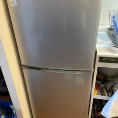 2ドア冷蔵庫の画像