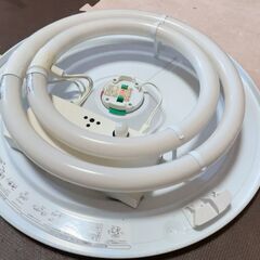 シーリング（一部割れ）＋替え電球2つの画像