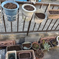 植木鉢と土の画像