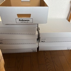 段ボール箱の画像