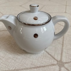 コーヒーカップとポットのセットの画像