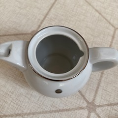 コーヒーカップとポットのセットの画像