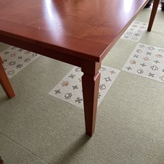 ダイニングテーブルの画像