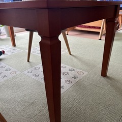 ダイニングテーブルの画像