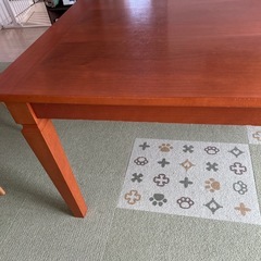 ダイニングテーブルの画像